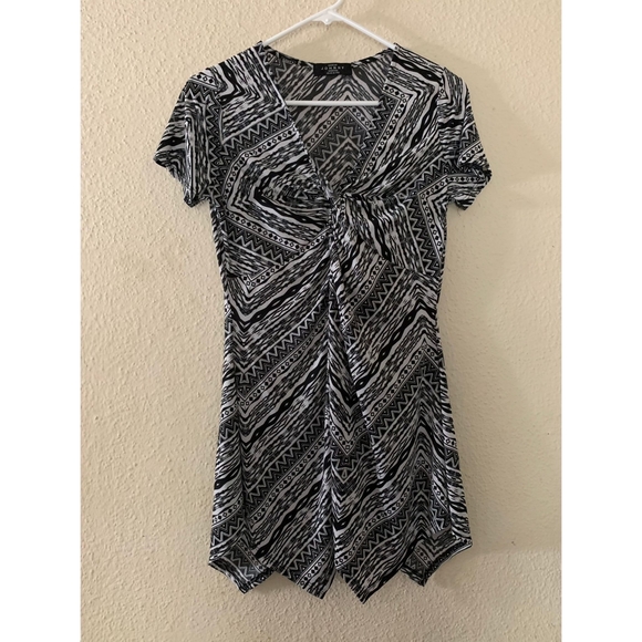 Made by Jhonny Dresses & Skirts - MADE BY JOHNNY Size M Black White Dress Cocktail Stretch V-Neck Form Flattering